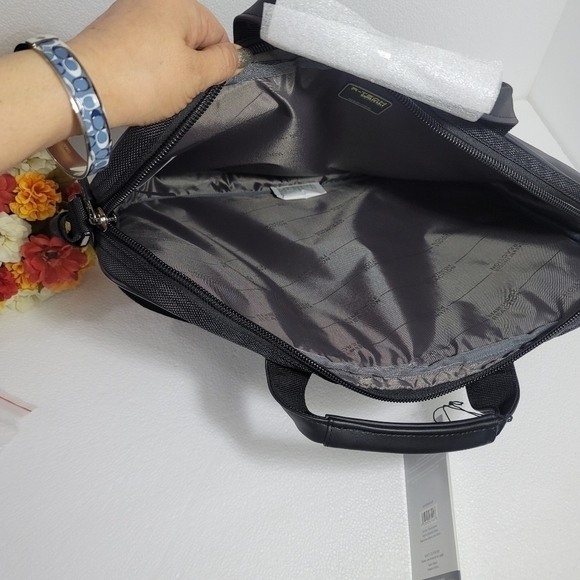 KENNETH COLE REACTION LAPTOP CASE TOP ZIP - Picture 11 of 14